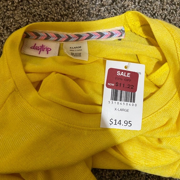 Yellow tee from Buckle!! - Picture 2 of 3